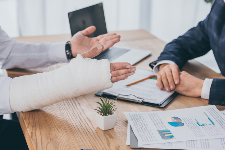 injured person talking to a lawyer